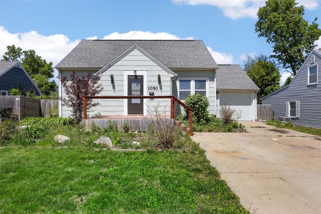 1050 27th Street NE, Cedar Rapids, IA 52402