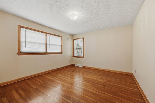 20 Elaine Street, Webster, MA 01570