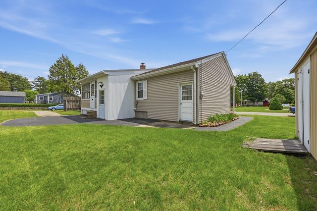20 Elaine Street, Webster, MA 01570