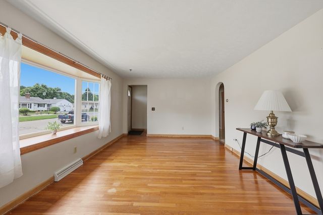 20 Elaine Street, Webster, MA 01570