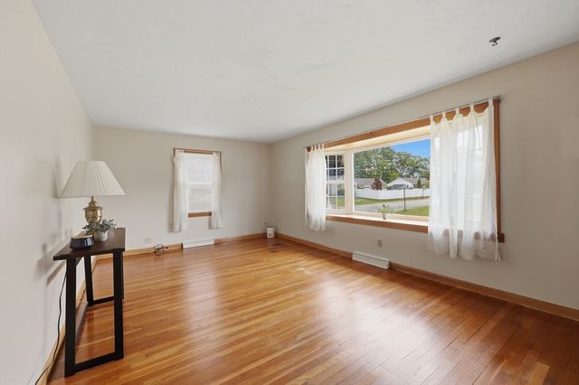 20 Elaine Street, Webster, MA 01570