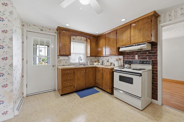 20 Elaine Street, Webster, MA 01570
