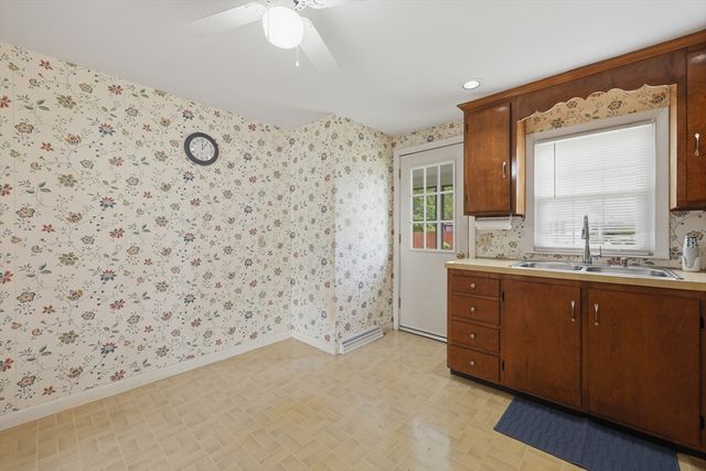 20 Elaine Street, Webster, MA 01570