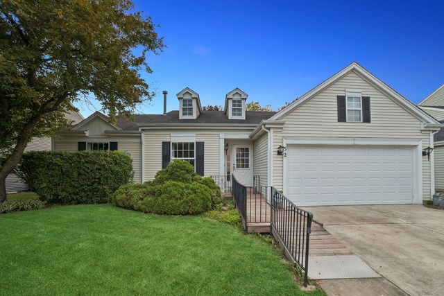 52 Mckinley Lane, Streamwood, IL 60107