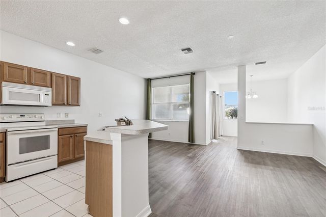571 SHOREHAM COURT NE, St Petersburg, FL 33716