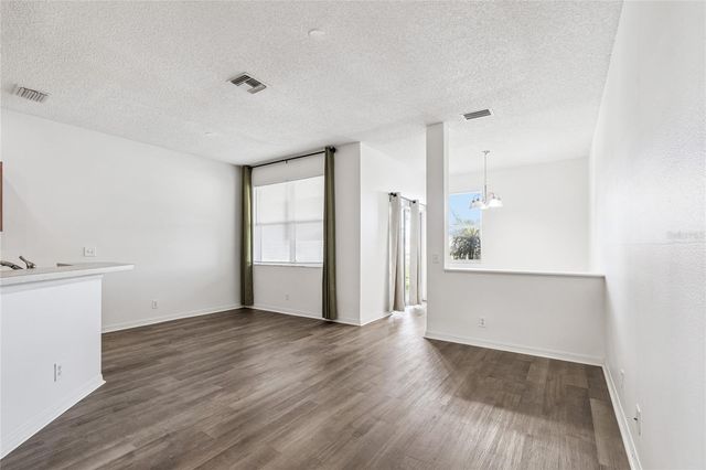 571 SHOREHAM COURT NE, St Petersburg, FL 33716