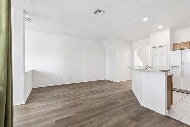571 SHOREHAM COURT NE, St Petersburg, FL 33716
