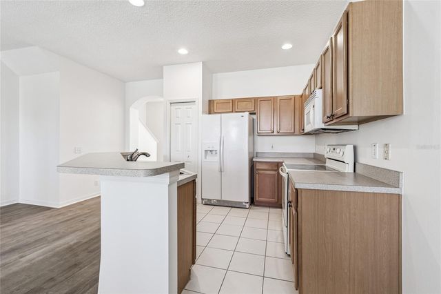 571 SHOREHAM COURT NE, St Petersburg, FL 33716