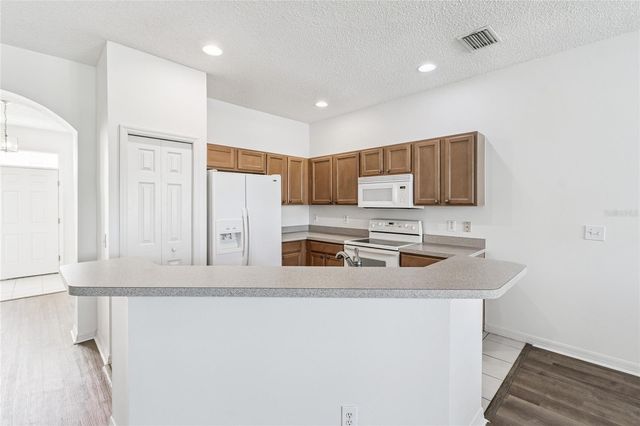 571 SHOREHAM COURT NE, St Petersburg, FL 33716