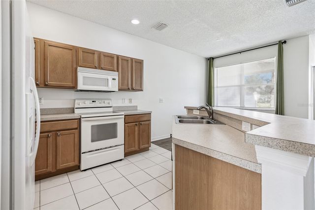 571 SHOREHAM COURT NE, St Petersburg, FL 33716