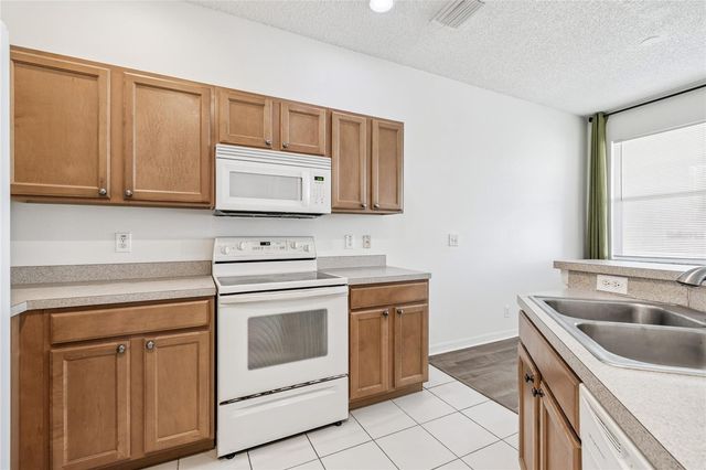 571 SHOREHAM COURT NE, St Petersburg, FL 33716