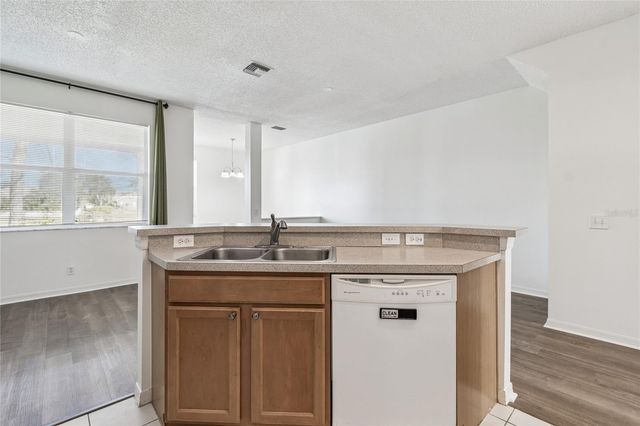 571 SHOREHAM COURT NE, St Petersburg, FL 33716