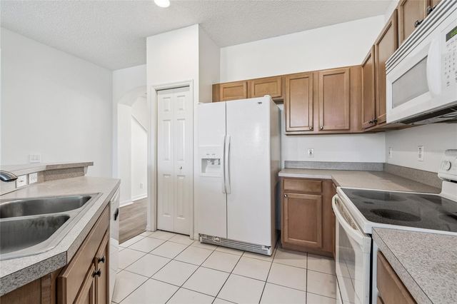 571 SHOREHAM COURT NE, St Petersburg, FL 33716
