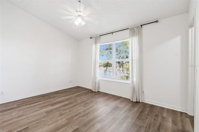 571 SHOREHAM COURT NE, St Petersburg, FL 33716