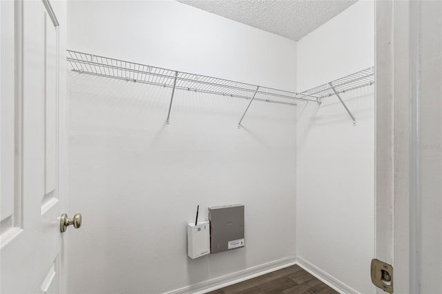 571 SHOREHAM COURT NE, St Petersburg, FL 33716