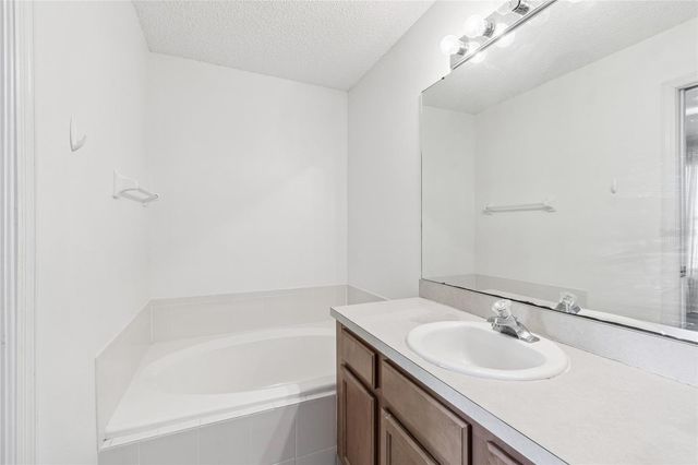 571 SHOREHAM COURT NE, St Petersburg, FL 33716