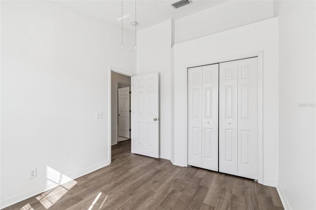 571 SHOREHAM COURT NE, St Petersburg, FL 33716