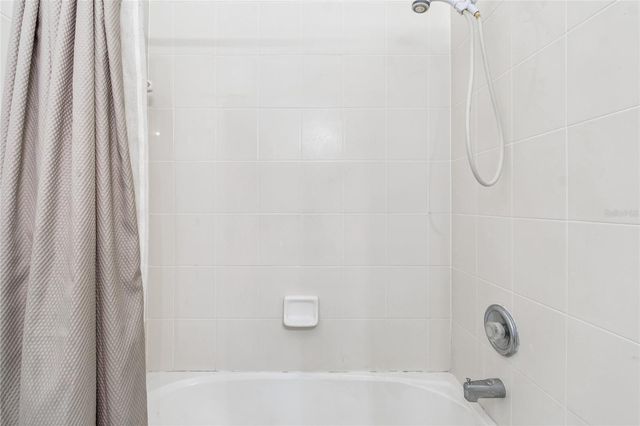 571 SHOREHAM COURT NE, St Petersburg, FL 33716