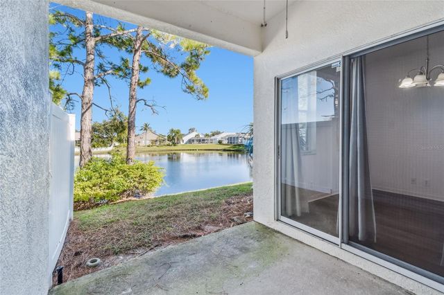 571 SHOREHAM COURT NE, St Petersburg, FL 33716