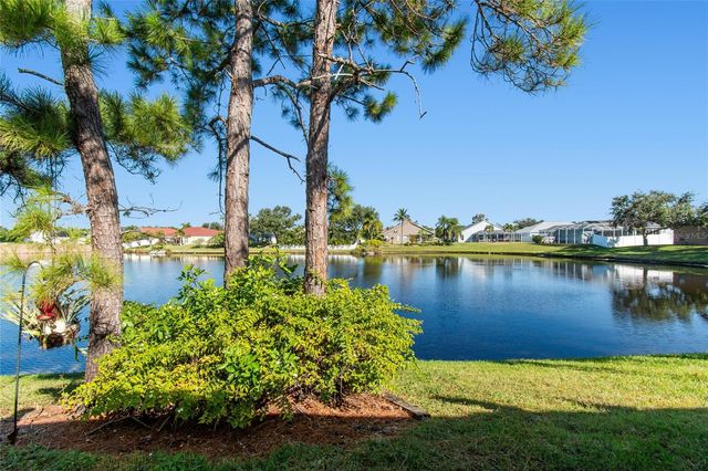 571 SHOREHAM COURT NE, St Petersburg, FL 33716