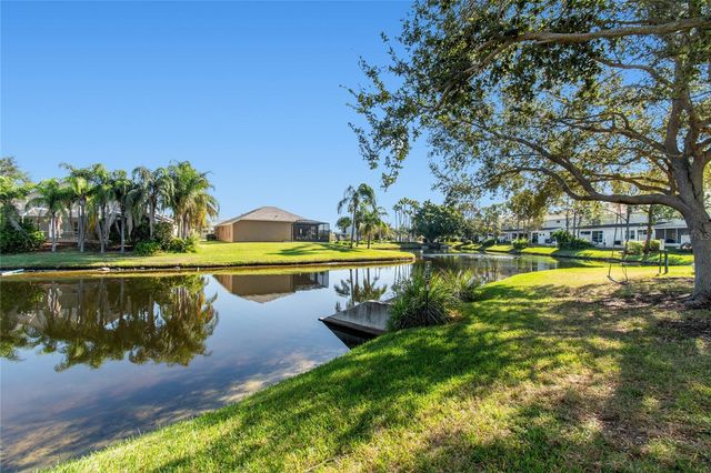 571 SHOREHAM COURT NE, St Petersburg, FL 33716