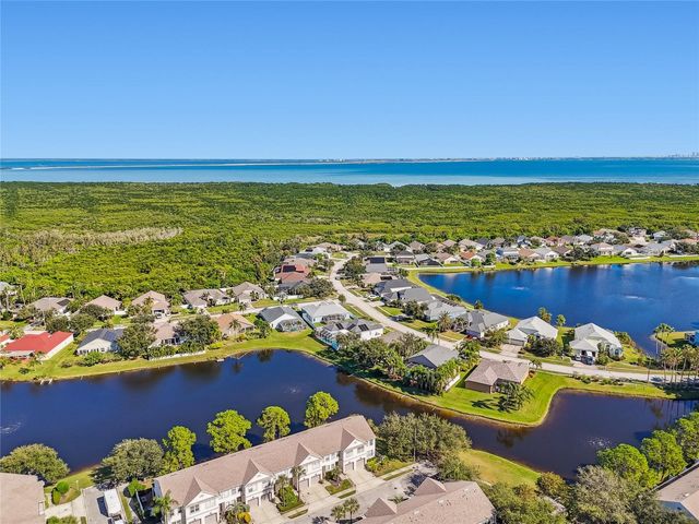 571 SHOREHAM COURT NE, St Petersburg, FL 33716