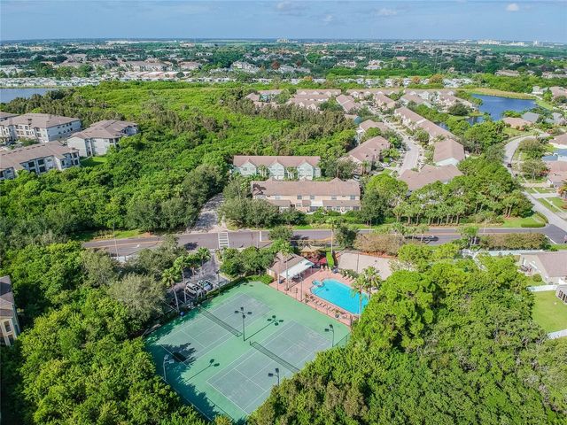571 SHOREHAM COURT NE, St Petersburg, FL 33716