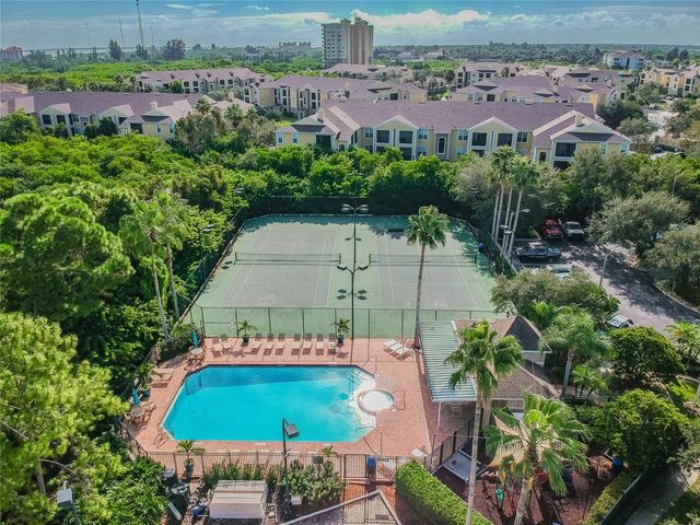 571 SHOREHAM COURT NE, St Petersburg, FL 33716