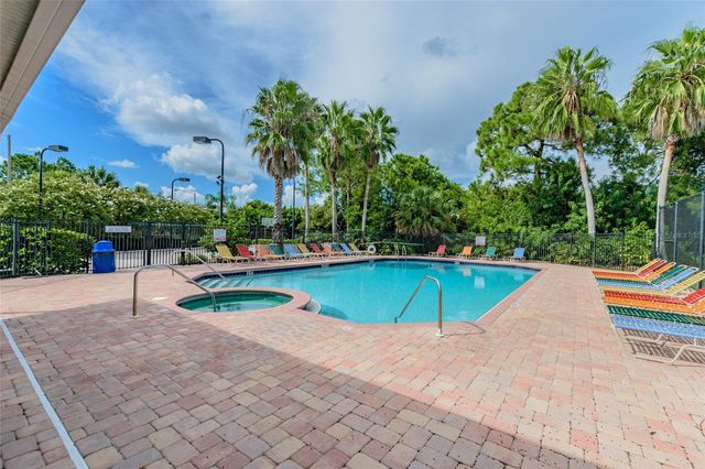 571 SHOREHAM COURT NE, St Petersburg, FL 33716