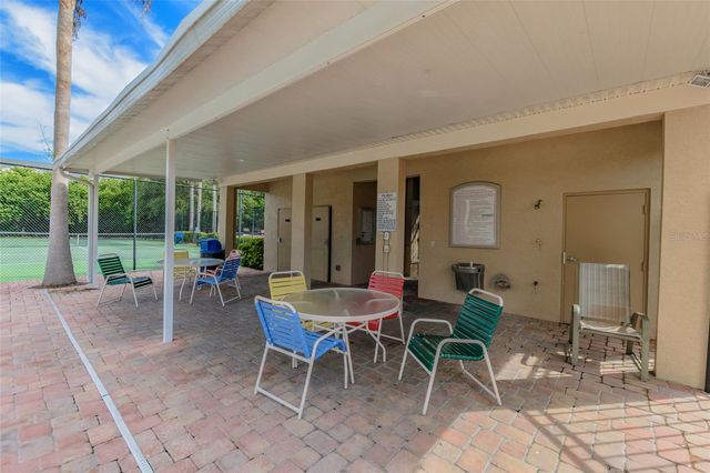571 SHOREHAM COURT NE, St Petersburg, FL 33716