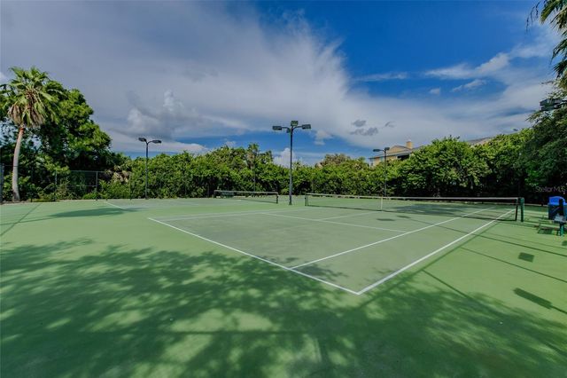 571 SHOREHAM COURT NE, St Petersburg, FL 33716