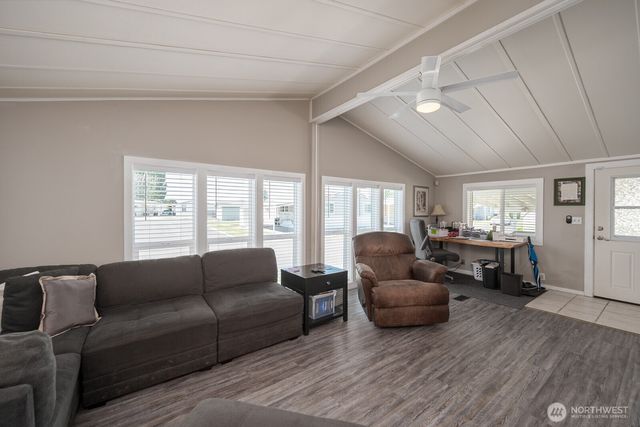 2240 W Broadway Ave #25, Moses Lake, WA 98837
