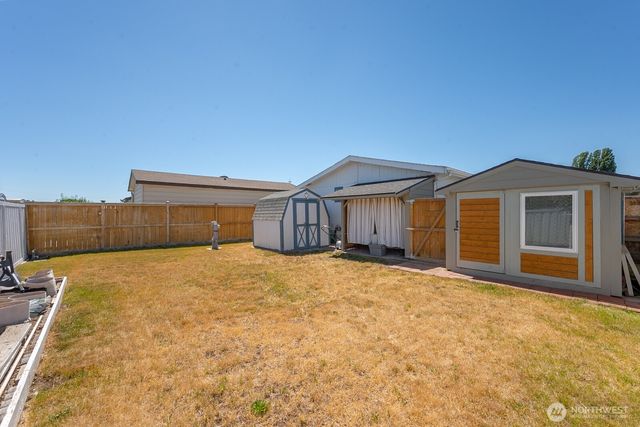 2240 W Broadway Ave #25, Moses Lake, WA 98837