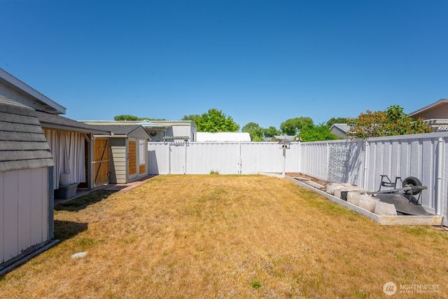 2240 W Broadway Ave #25, Moses Lake, WA 98837