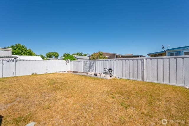2240 W Broadway Ave #25, Moses Lake, WA 98837