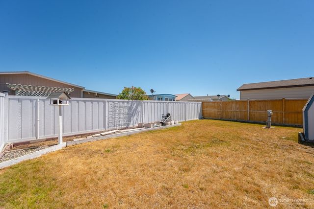 2240 W Broadway Ave #25, Moses Lake, WA 98837