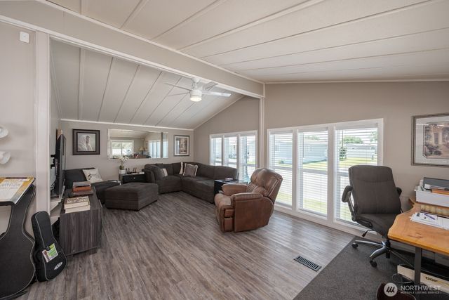 2240 W Broadway Ave #25, Moses Lake, WA 98837