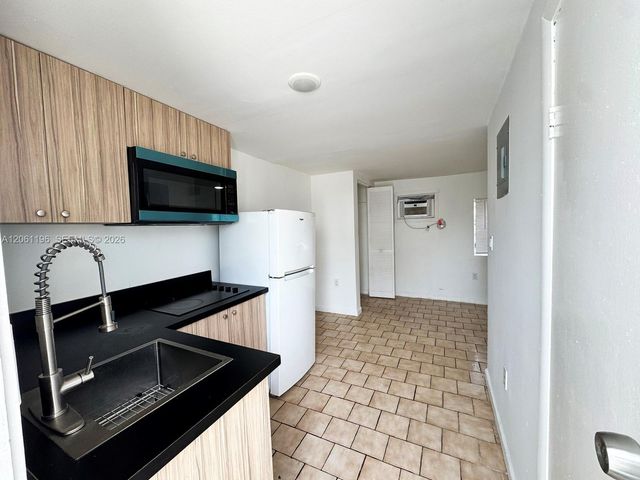 856 SW 6th St 105, Miami, FL 33130