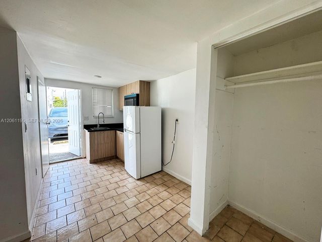 856 SW 6th St 105, Miami, FL 33130