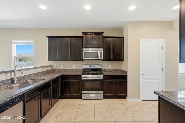 11293 W Folsom Point Drive, Marana, AZ 85658