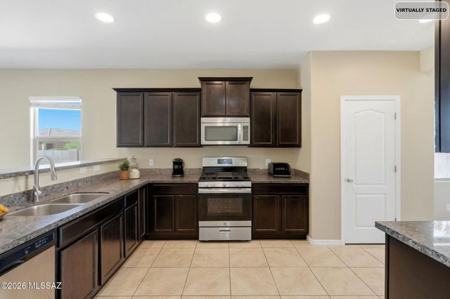 11293 W Folsom Point Drive, Marana, AZ 85658