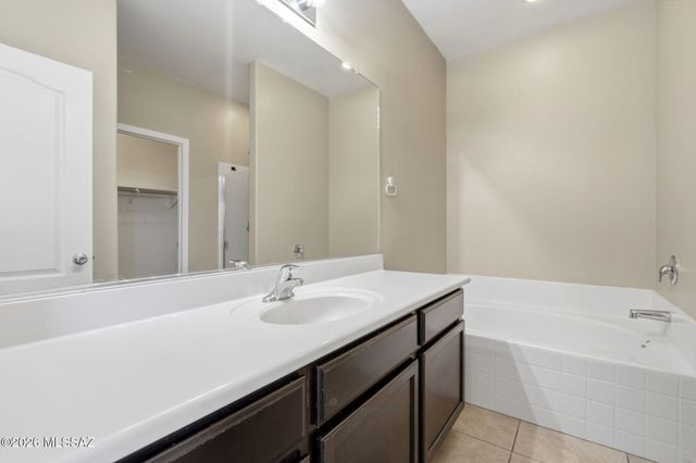 11293 W Folsom Point Drive, Marana, AZ 85658