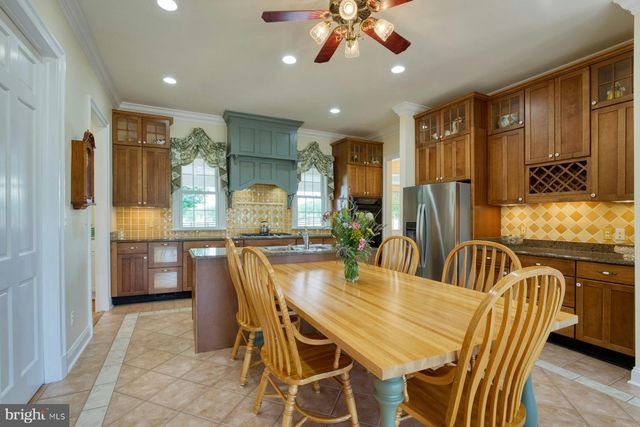 899 EARLE RD, Charles Town, WV 25414