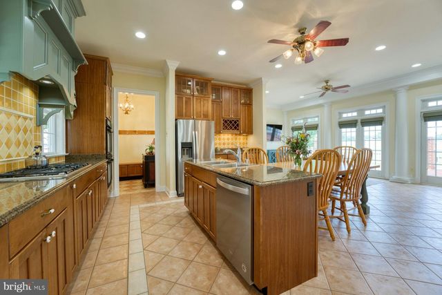 899 EARLE RD, Charles Town, WV 25414