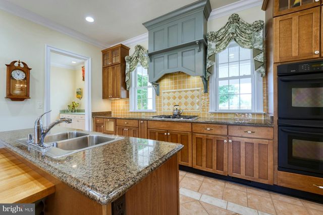 899 EARLE RD, Charles Town, WV 25414