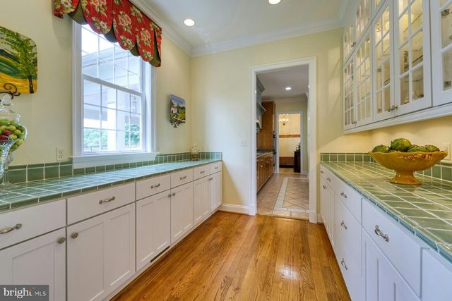 899 EARLE RD, Charles Town, WV 25414