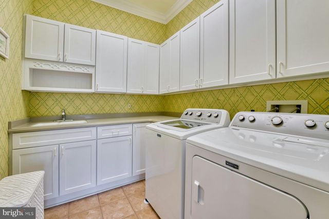 899 EARLE RD, Charles Town, WV 25414
