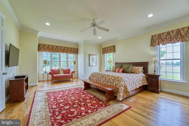 899 EARLE RD, Charles Town, WV 25414