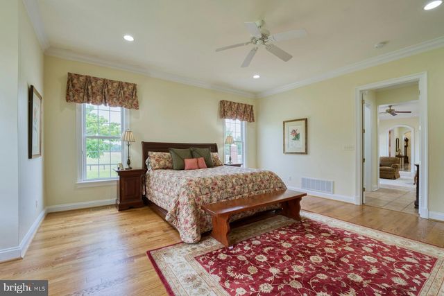 899 EARLE RD, Charles Town, WV 25414