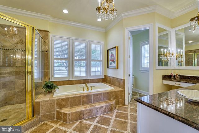 899 EARLE RD, Charles Town, WV 25414